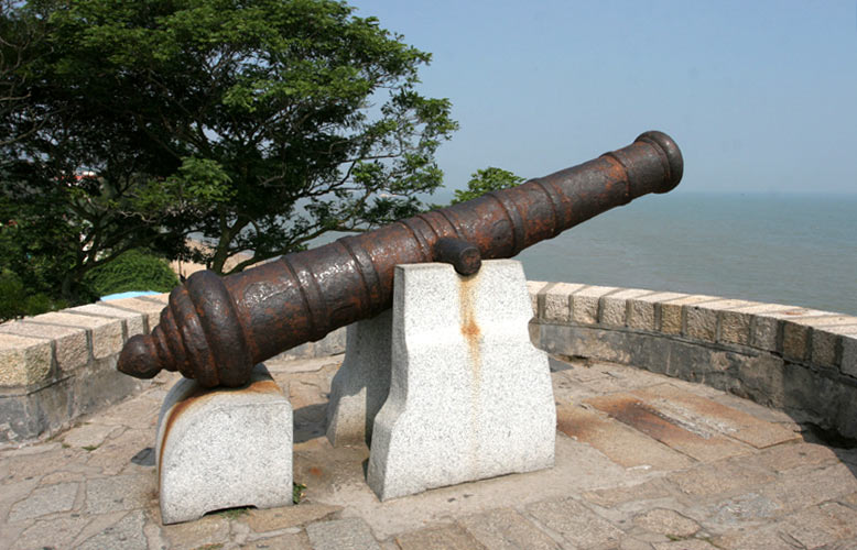 017-4343 福建厦门胡里山炮台的炮王