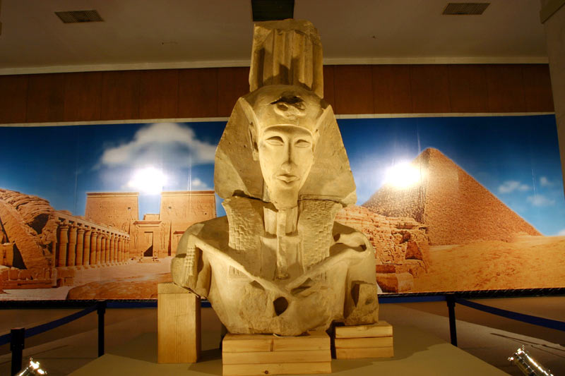 018-3230 古埃及国宝――埃赫纳吞法老半身石像