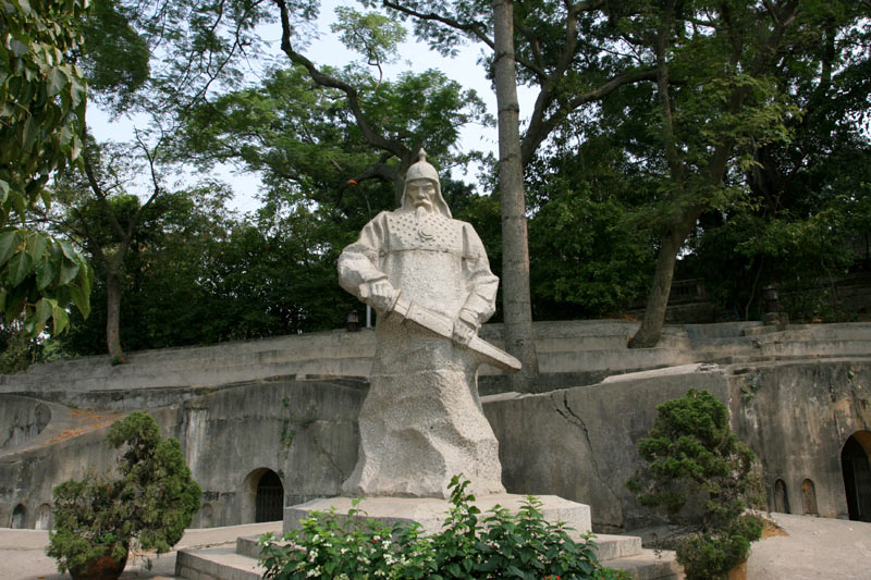 021-1736 广东虎门沙角古炮台陈连升塑像