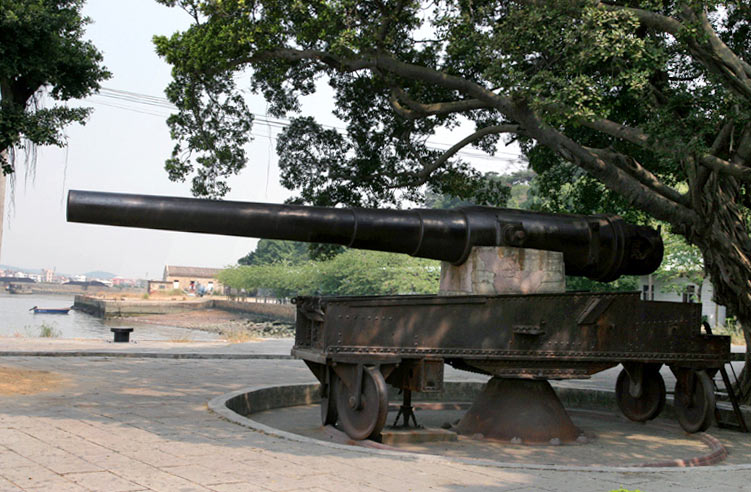 021-1758 广东虎门沙角古炮台大炮