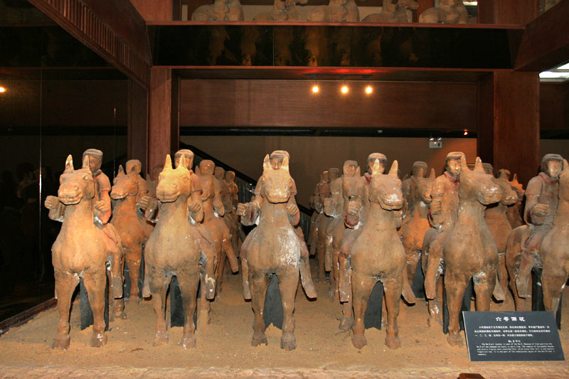 江苏徐州汉兵马俑博物馆骑兵俑