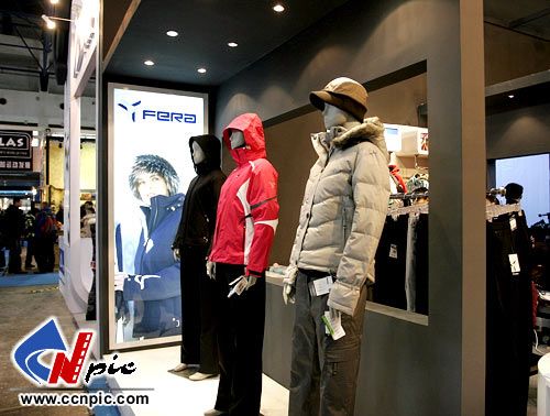 107010-01759 时尚的美国专业雪服品牌 Fera 展区一角